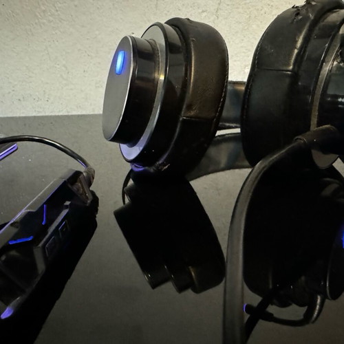 Akoustika used headphones