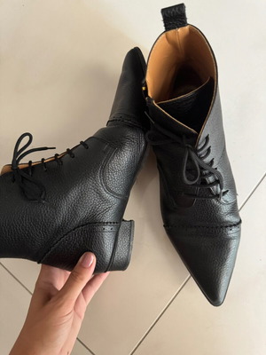 Labrini leather ankle boots used with laces, size 40, black