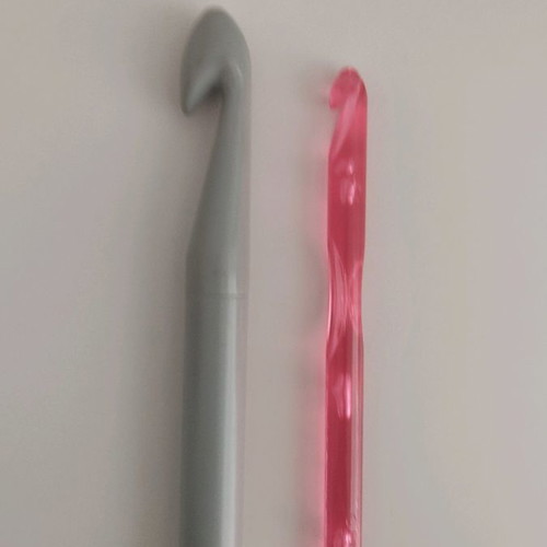 Set of two very thick knitting crochet hooks like new