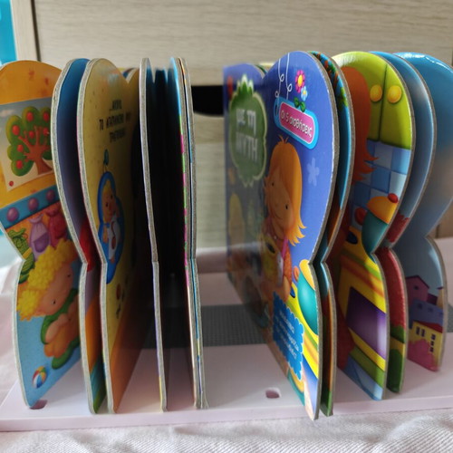 Children's books 5 senses, like new, set of 2
