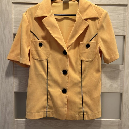 Yellow blazer with short sleeves and black contrast details like new, size XL