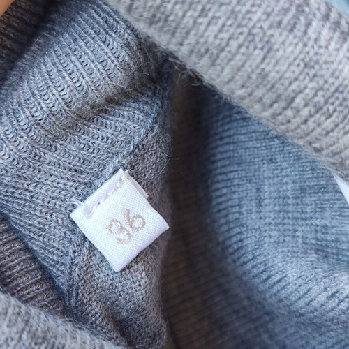 The Mercer N.Y. 100% cashmere gray sweater used, size S