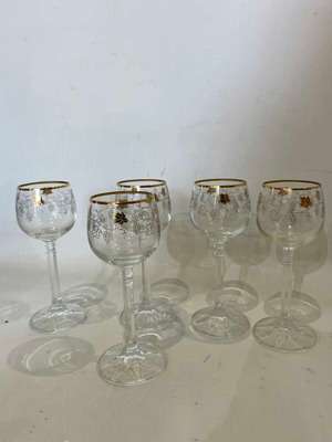 Set of 5 vintage liqueur glasses used 12x4