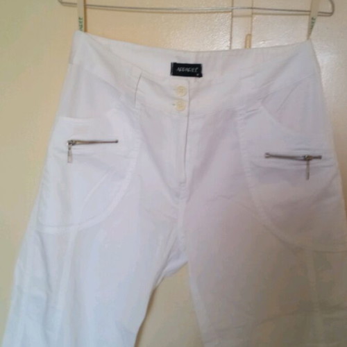 Capri white pants size M like new