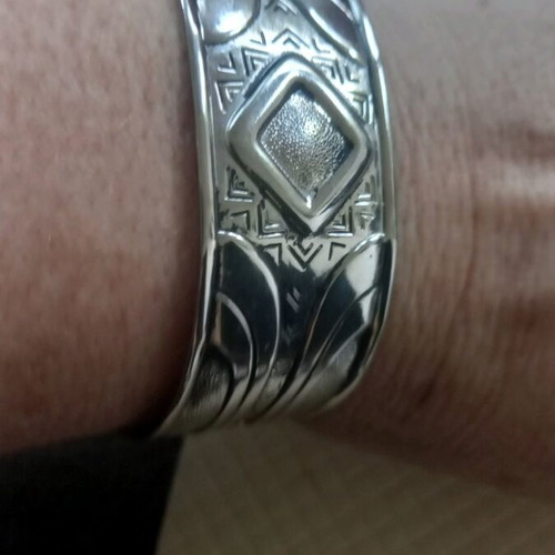 Silver bracelet cuff like new adjustable to wrist size