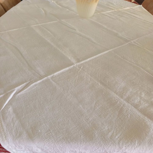 Handmade White Tablecloth with Damask Jacquard Patterns 135x162 cm like new