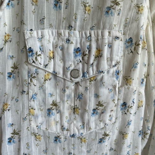 Vintage shirt like new, floral print with pearl buttons