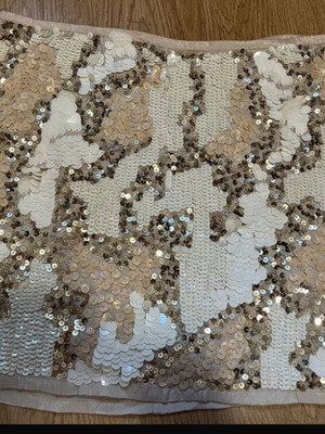 Mini skirt River Island like new, sequins, white and beige, size S