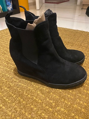 Ioannis boots size 38 leather suede black used
