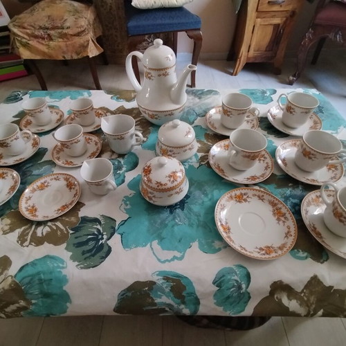 Serving set 27 pieces like new