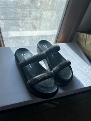 Mourtzi sandals like new, size 37, black