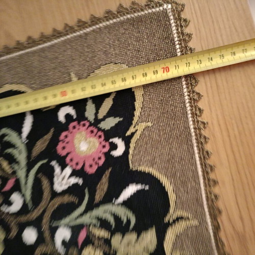 Hand Embroideries like new, 450 pieces of squares and runners