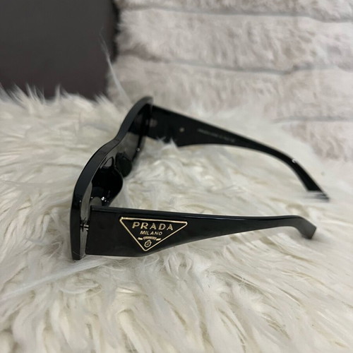 Prada sunglasses black like new