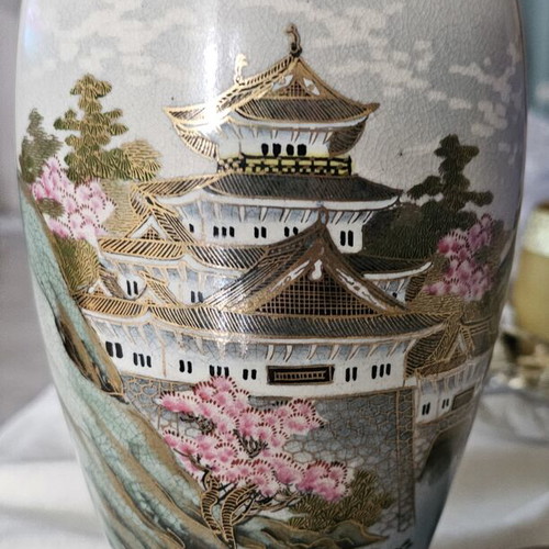 Japanese vase like new