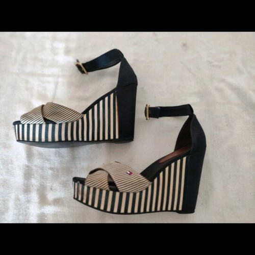 Tommy Hilfiger ladies canvas platform shoes used, size 37, navy blue and cream