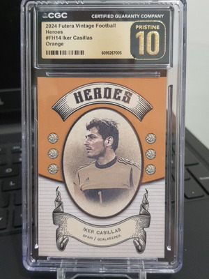 Futera Vintage Football Heroes Iker Casillas Orange card pristine