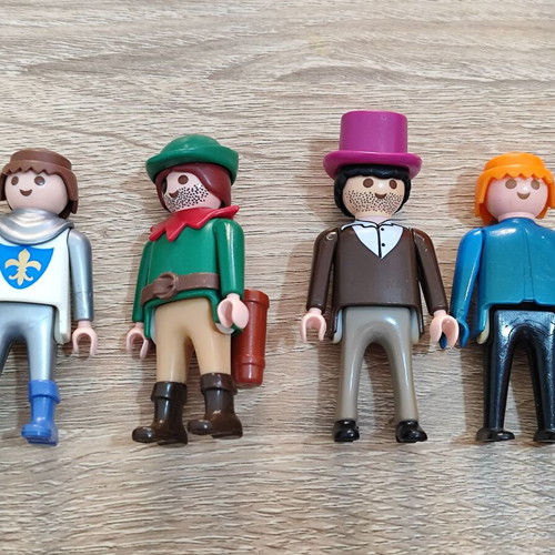 Playmobil figures used, set of 4 including Crusader and Victorian characters