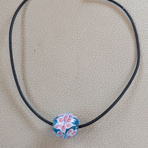 Flower necklace like new made of white and blue glass