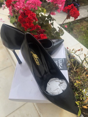Luigi classic black patent leather pumps size 38, 11cm heel