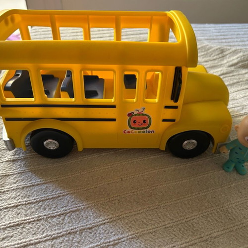 Cocomelon school bus with sounds and figure like new