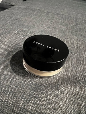 Bobbi Brown Finish Powder pale yellow like new