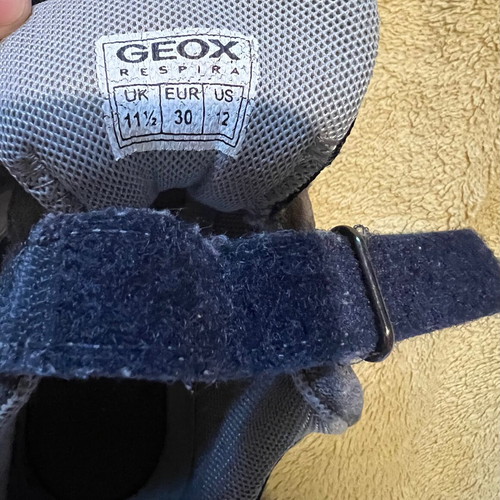 Παπούτσια αθλητικά Geox για αγόρι, δερμάτινα σουέτ, νούμερο 30, άσπρα και γκρι