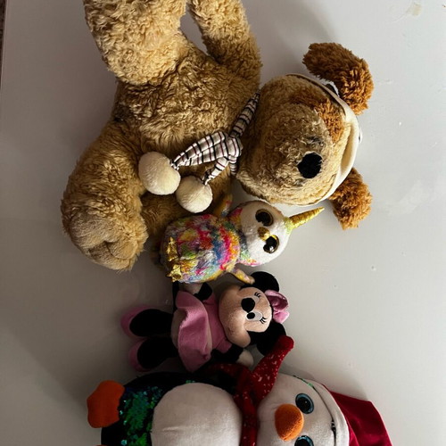 Various stuffed toys like new, pack of 4 pieces