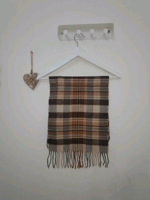 Checked scarf like new