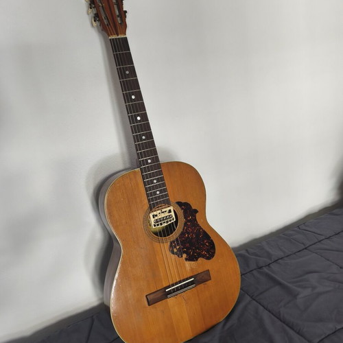 Romanian folk guitar used, 60-70s, solid spruce, with magnet