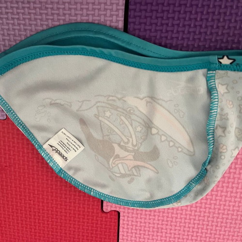 Children's swimming cap used in excellent condition