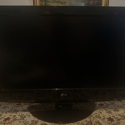 LG 32-inch TV with external digital decoder