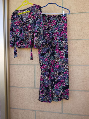 Pink Woman floral set with wrap top & midi/maxi skirt, size L