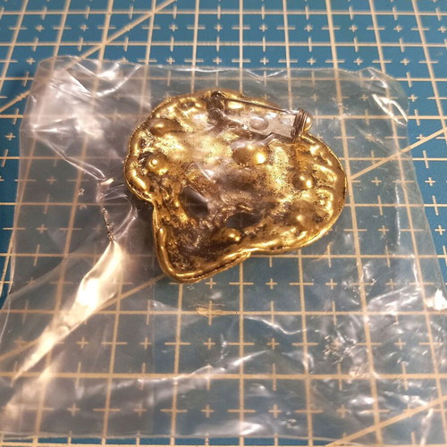 Mask pin from Venice carnival new, multicolored
