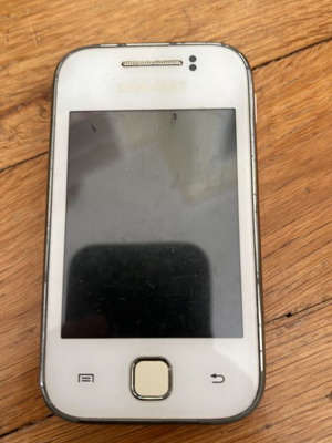Mini Samsung smartphone like new with broken power button