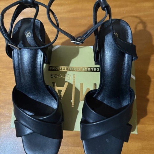 Luigi black sandals with crisscross straps and platform heel new