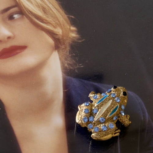 Vintage Czechoslovakian Frog Brooch custom jewellery like new