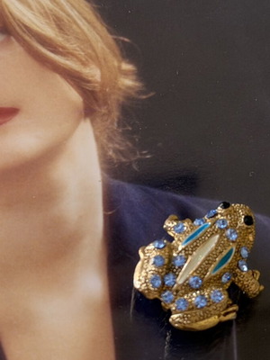 Vintage Czechoslovakian Frog Brooch custom jewellery like new