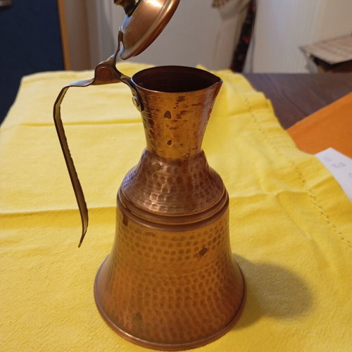 Vintage hammered copper gioumi with lid used, traditional canati