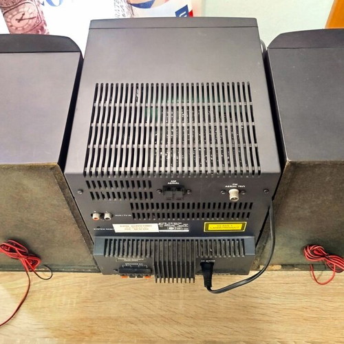 Philips FW20 stereo system like new, radio, 2 cassette decks, CD, AUX