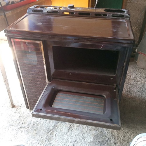 Oil heater with oven