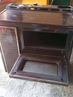 Oil heater with oven