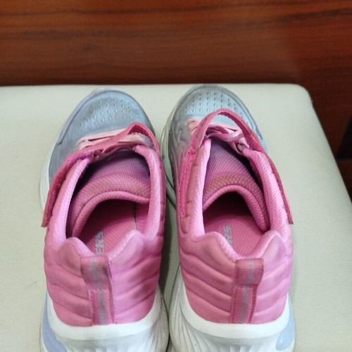 Skechers athletic shoes for girls size 32 like new, pink and purple
