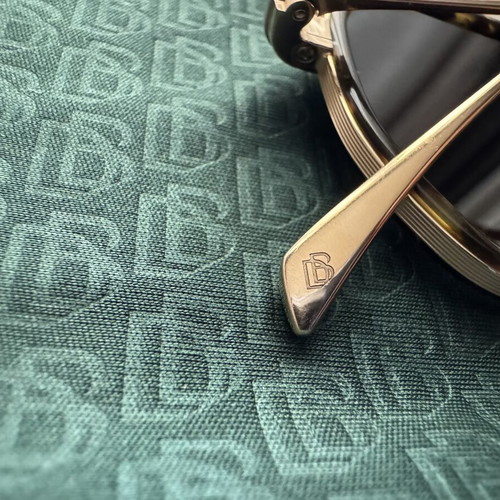 David Beckham sunglasses like new, gold frame with tortoise detail