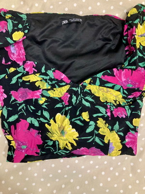 Zara floral crop top like new with heart neckline and 3/4 sleeves