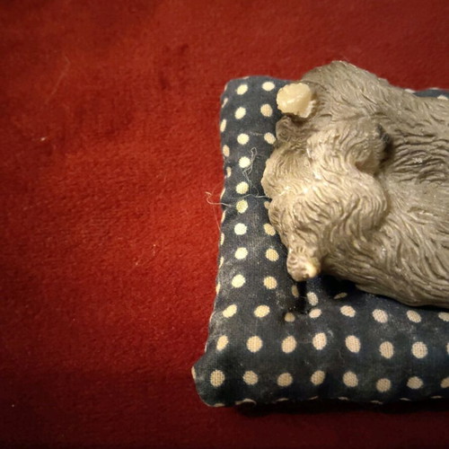 Decorative pillow with dogs used