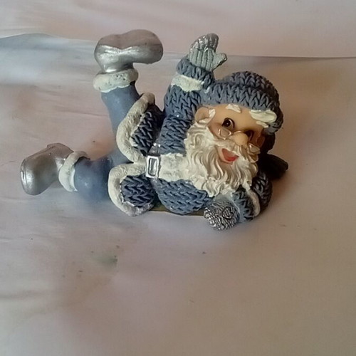 Santa Claus decorative figurine new, small size
