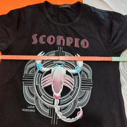 Set of 2 Scorpio T-shirts like new, size M, black and white