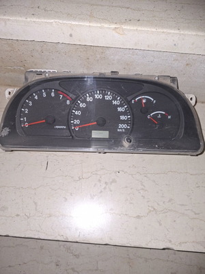 Suzuki Grand Vitara instrument cluster used 2.0cc 99-03 model