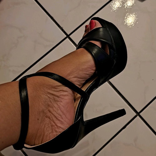 Black high-heeled sandals like new, size 36