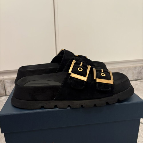 Bandura flatfoarms sandals like new, size 38, black and gold